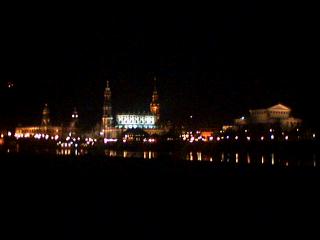 Canalettoblick bei Nacht: Staendehaus, Kathedrale, Schloss & Oper